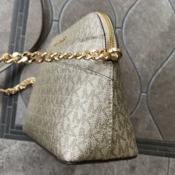 Michael Kors Jet Set Travel Medium Dome Crossbody Bag Pale Gold - Picture 3 of 15